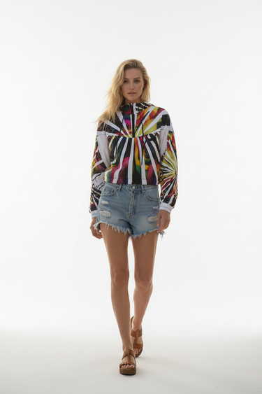 White BG - Blonde Model